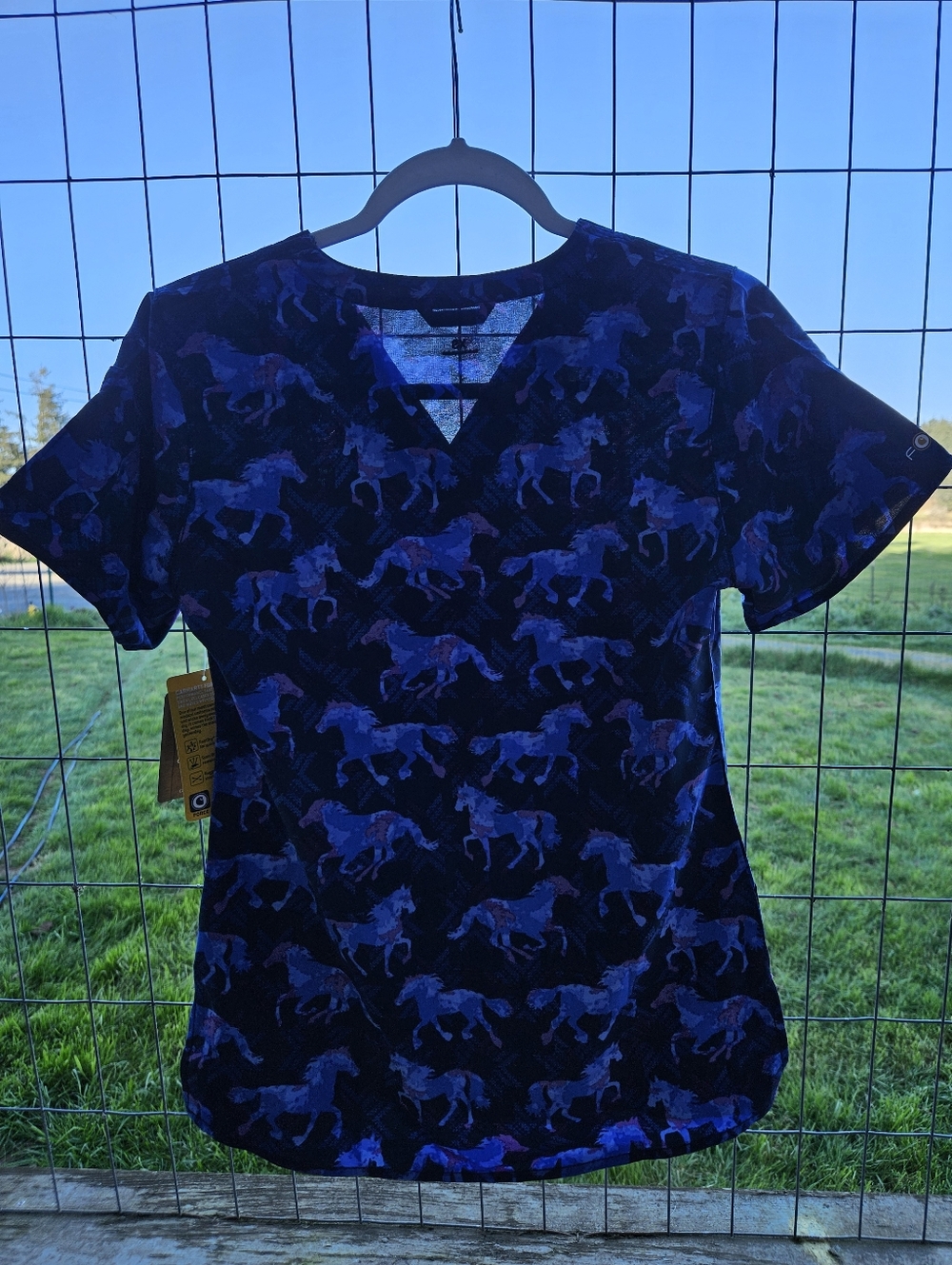 NWT Carhartt Navy Blue Horse Print Scrub Top